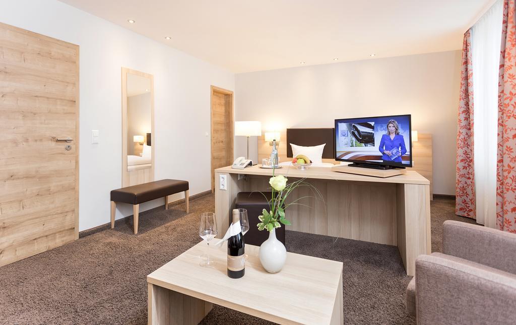 Hotel Pfaelzer Wald Bad Bergzabern Bagian luar foto