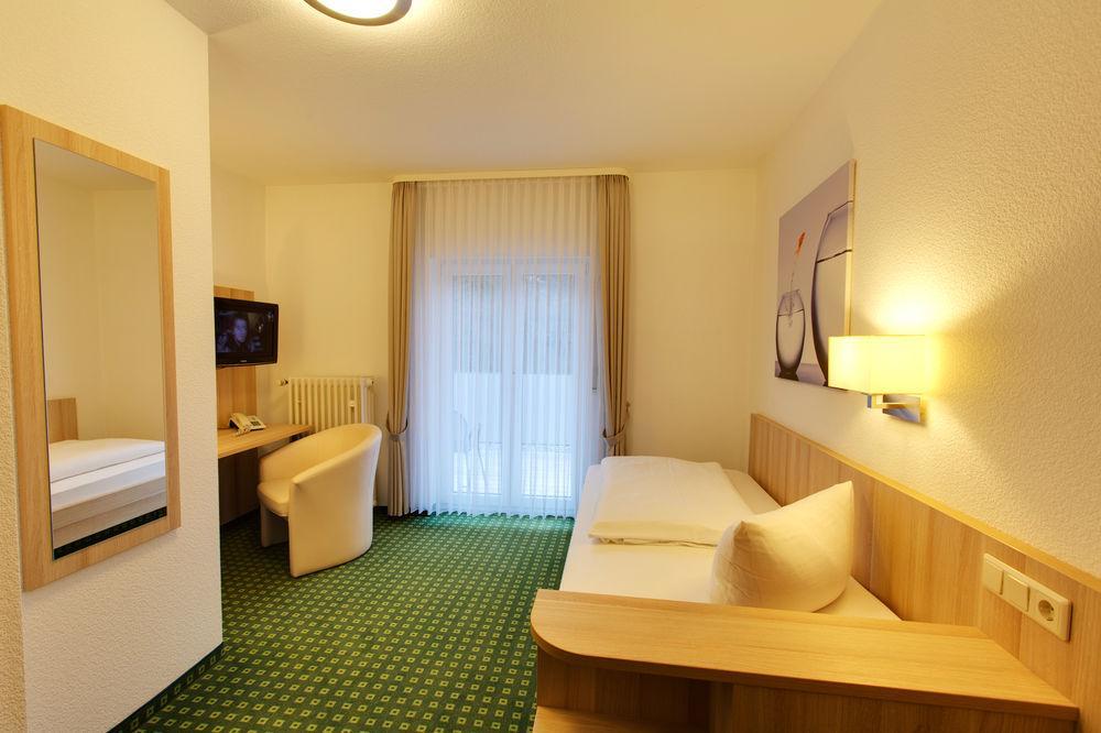 Hotel Pfaelzer Wald Bad Bergzabern Bagian luar foto