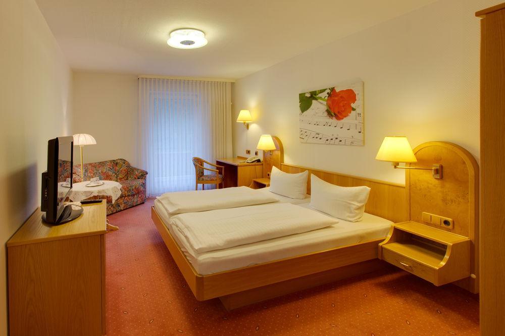 Hotel Pfaelzer Wald Bad Bergzabern Bagian luar foto