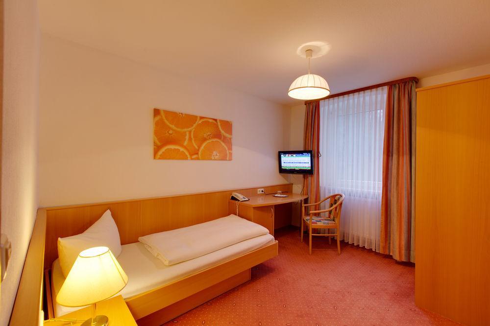 Hotel Pfaelzer Wald Bad Bergzabern Bagian luar foto