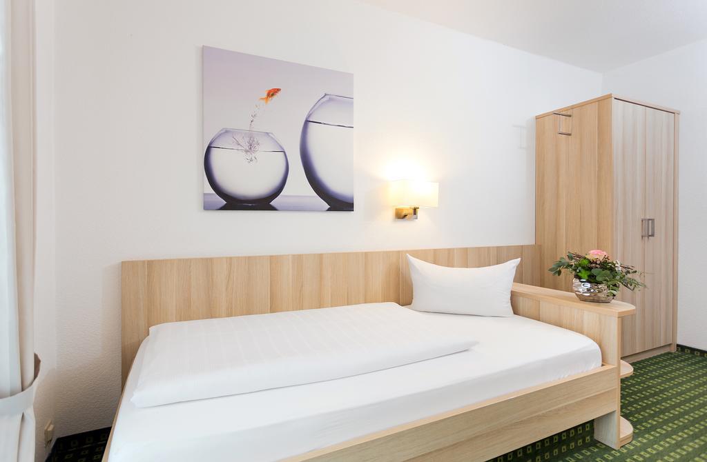 Hotel Pfaelzer Wald Bad Bergzabern Bagian luar foto