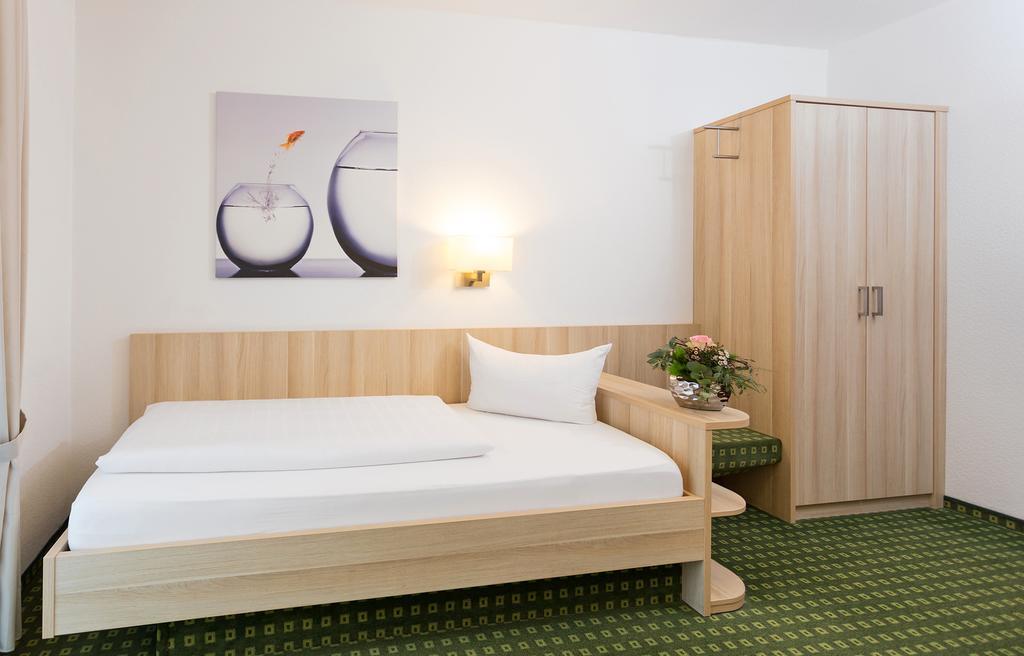 Hotel Pfaelzer Wald Bad Bergzabern Bagian luar foto