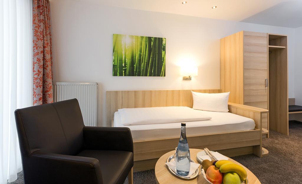 Hotel Pfaelzer Wald Bad Bergzabern Bagian luar foto
