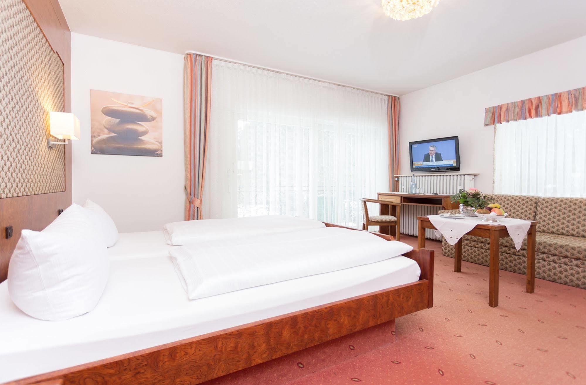 Hotel Pfaelzer Wald Bad Bergzabern Bagian luar foto