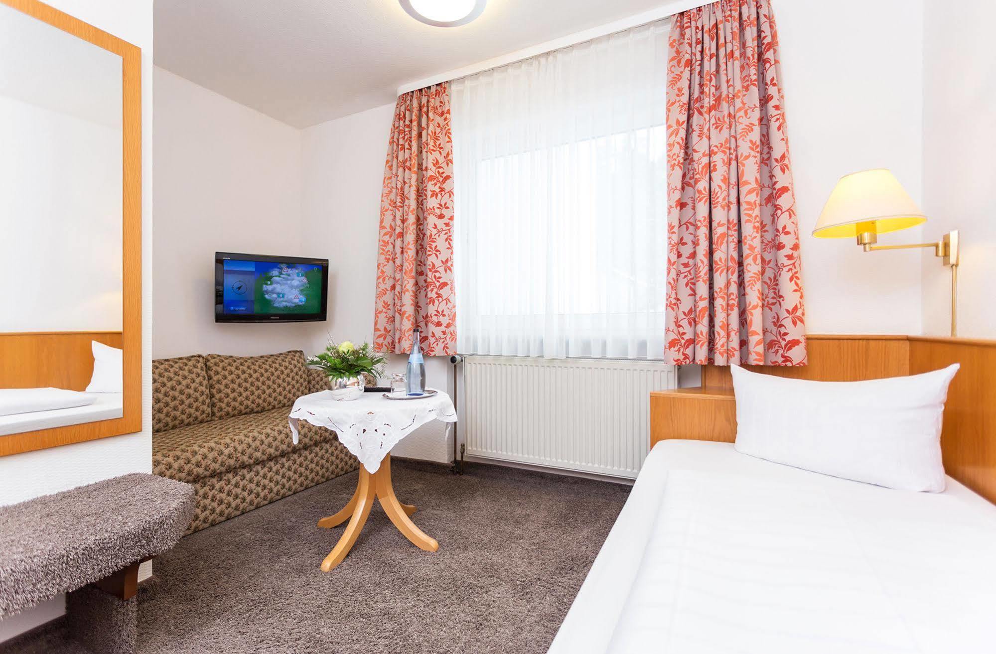 Hotel Pfaelzer Wald Bad Bergzabern Bagian luar foto