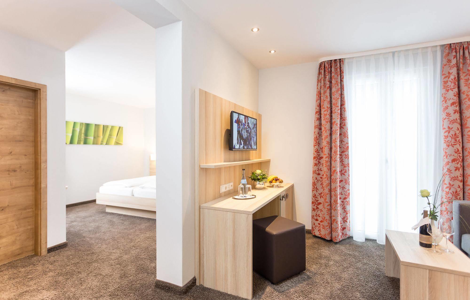 Hotel Pfaelzer Wald Bad Bergzabern Bagian luar foto