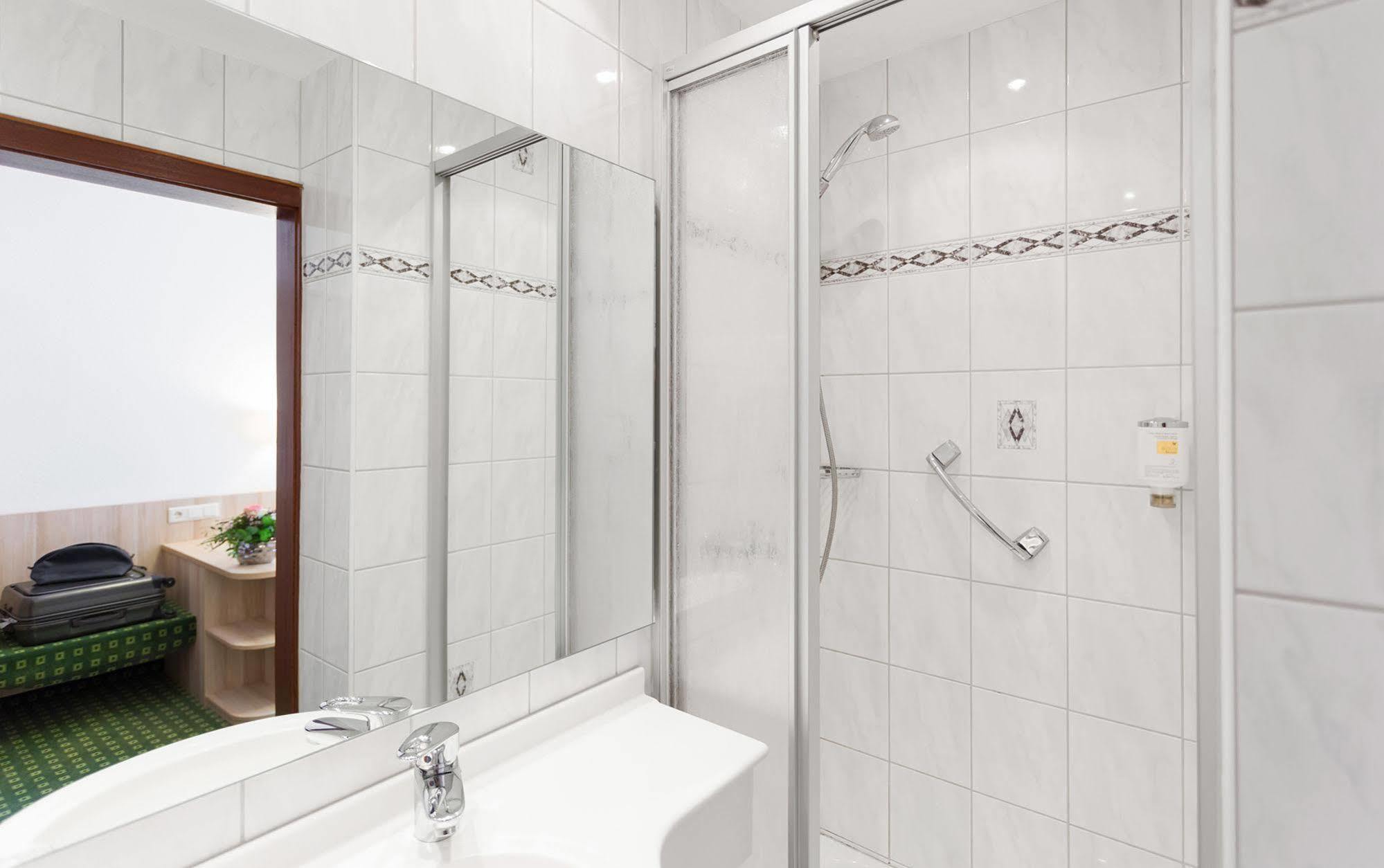 Hotel Pfaelzer Wald Bad Bergzabern Bagian luar foto