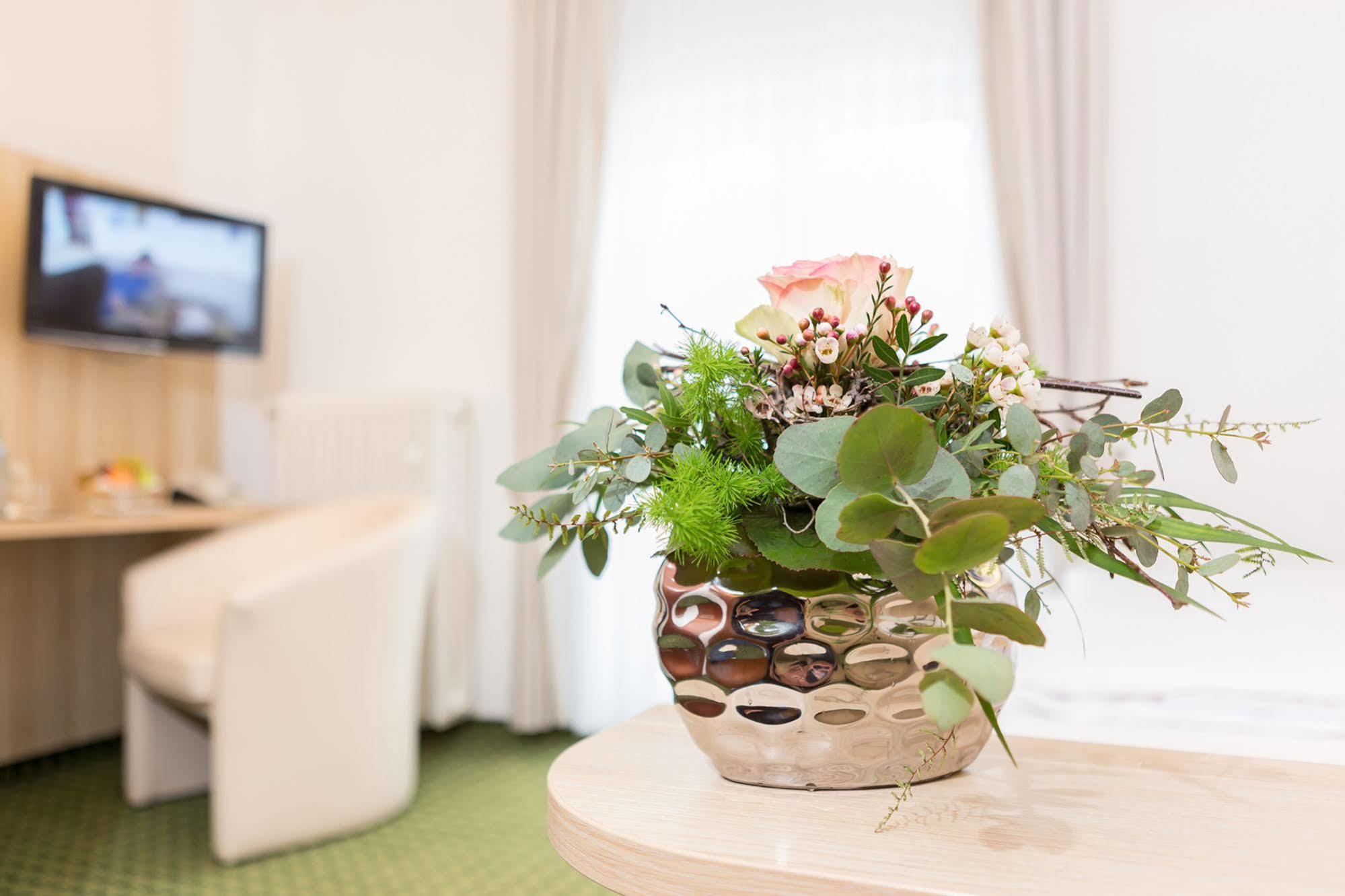 Hotel Pfaelzer Wald Bad Bergzabern Bagian luar foto